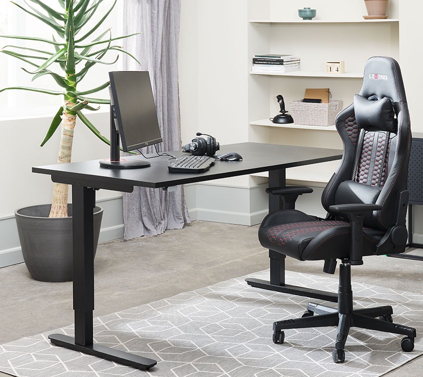 Pisalna miza s prilagodljivo višino in pisarniški stol za delo od doma