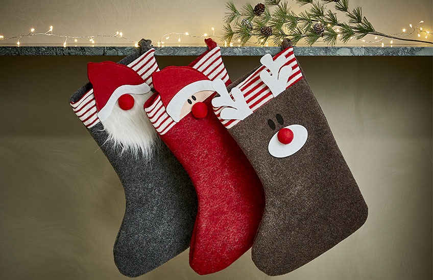 Velike božične nogavice z motivi božička, škratka in jelena