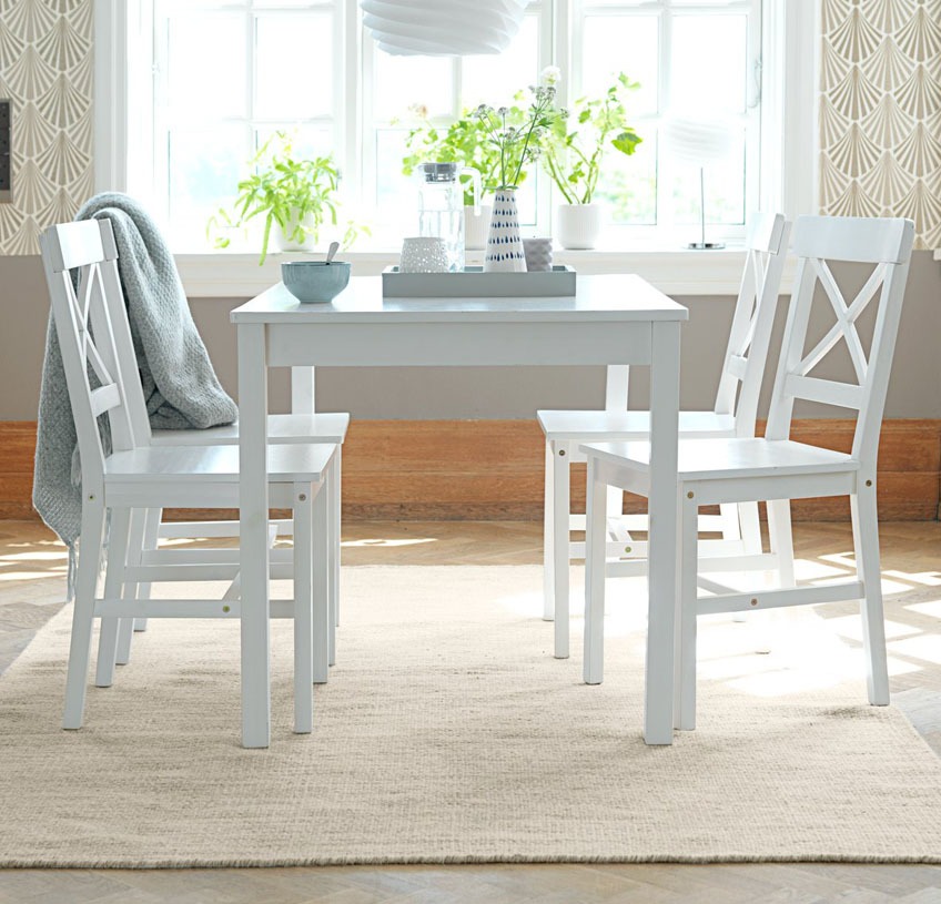 Jedilniški stoli in miza v beli barvi