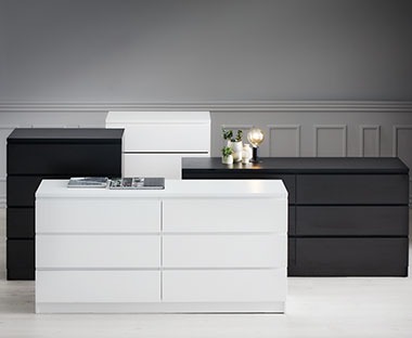 Dvojna in enojna predalnika v beli in črni barvi