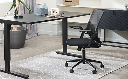 Vodič: Kako izbrati ustrezen pisarniški stol za delo od doma