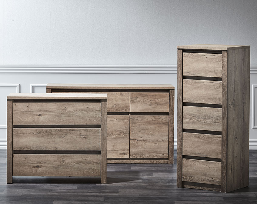 Dva lesena predalnika in omarica