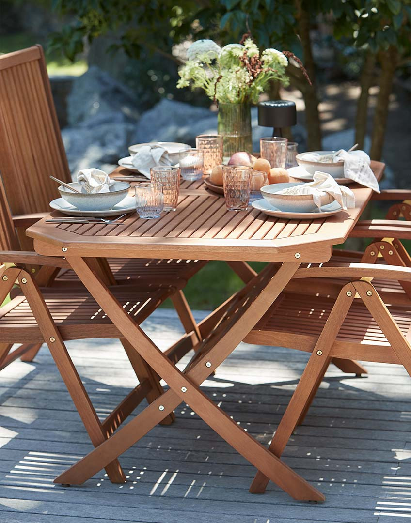 Lesena vrtna miza in leseni vrtni stoli