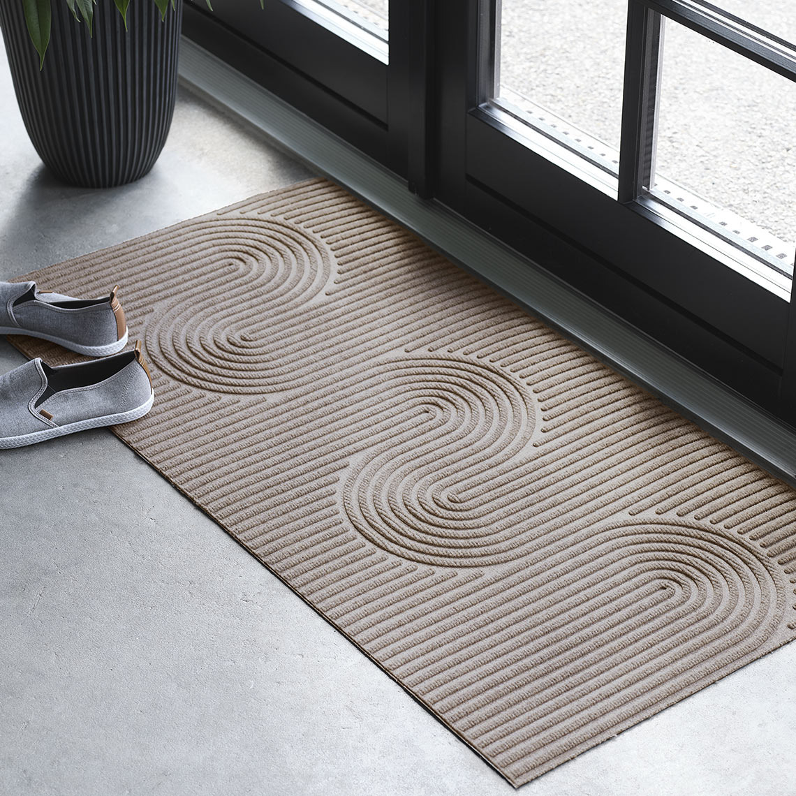 Predpražniki za notranje in zunanje prostore ob vhodnih vratih