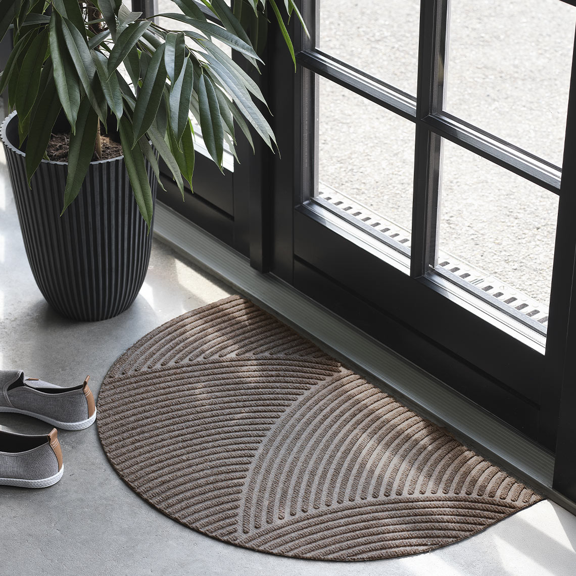 Predpražniki za notranje in zunanje prostore ob vhodnih vratih