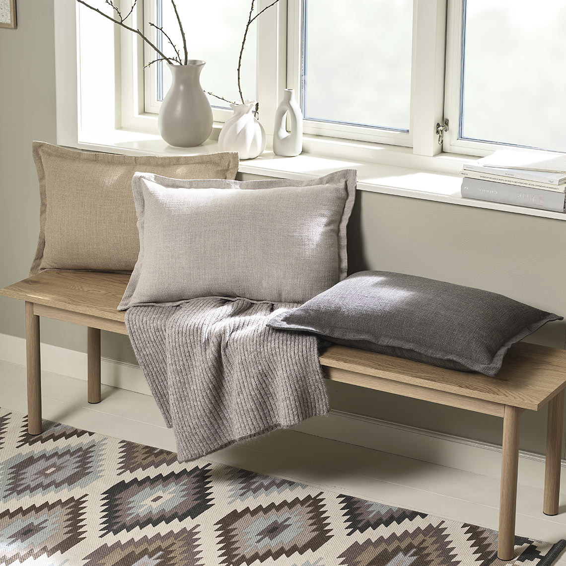 Klop z blazinami v več barvah