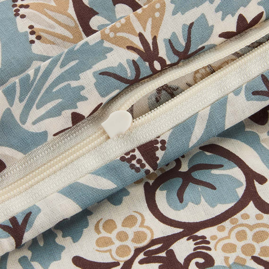 Posteljnina v slogu art deco v pastelno modri in rjavi barvi