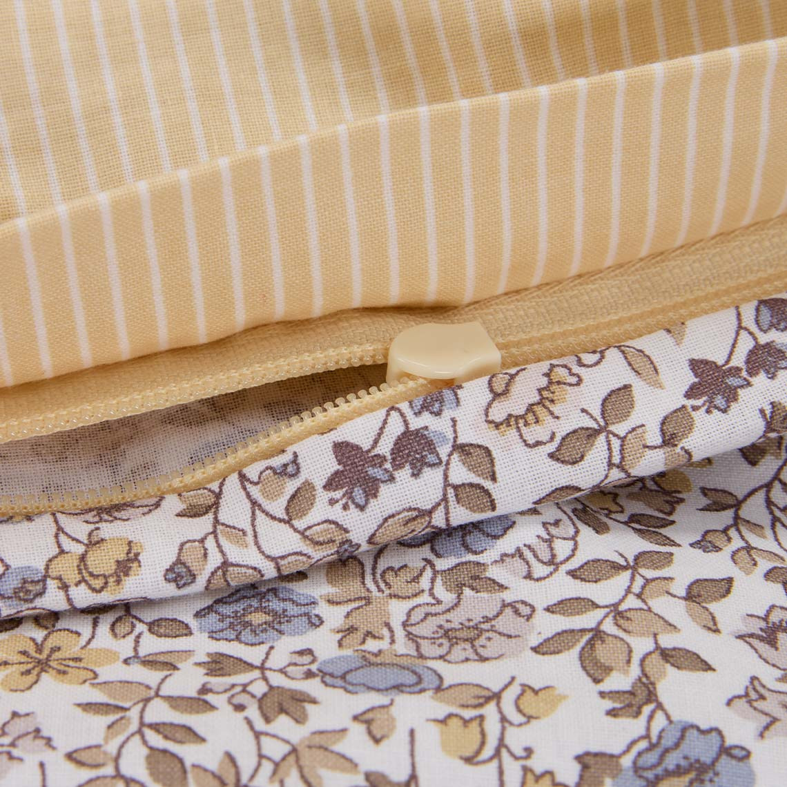 Bombažna posteljnina s cvetjem v nežni vijolični in rumeni barvi