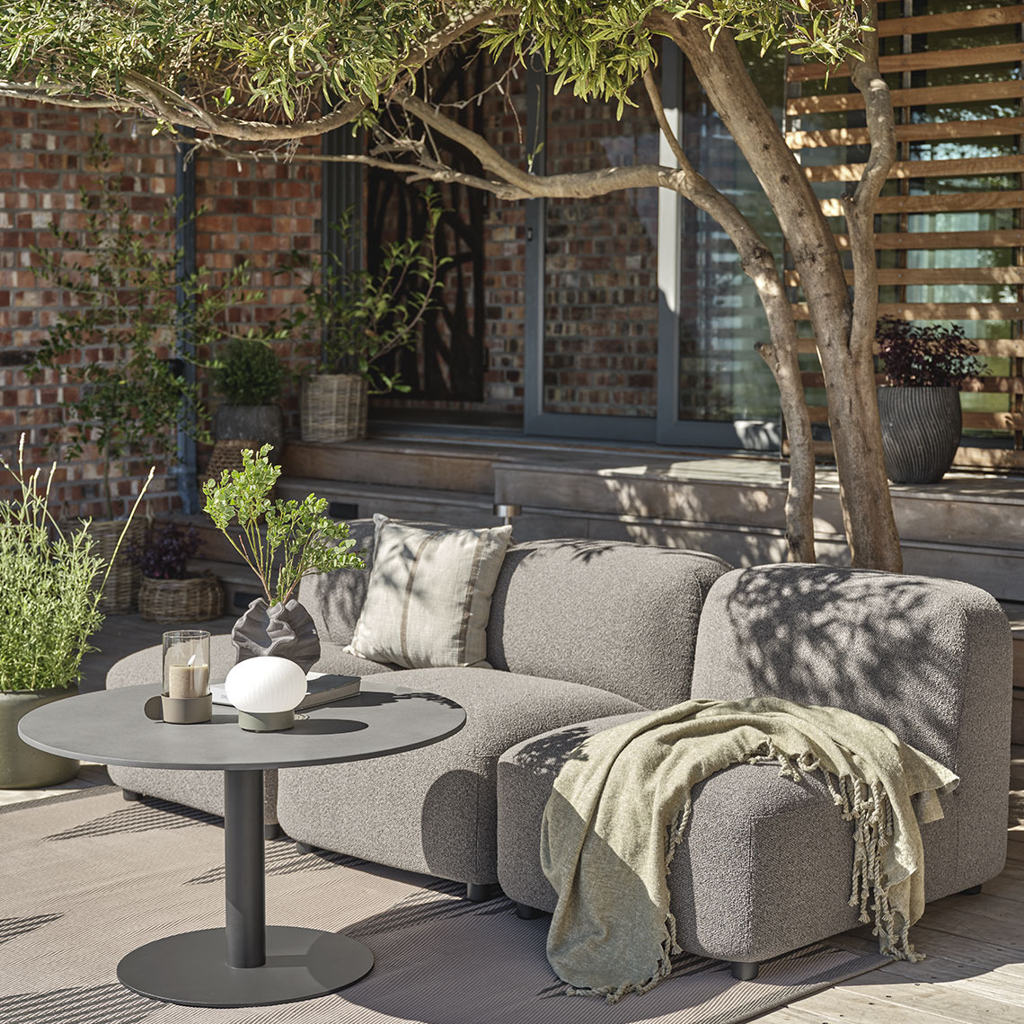 Vrtna lounge garnitura iz hitro sušečega materiala