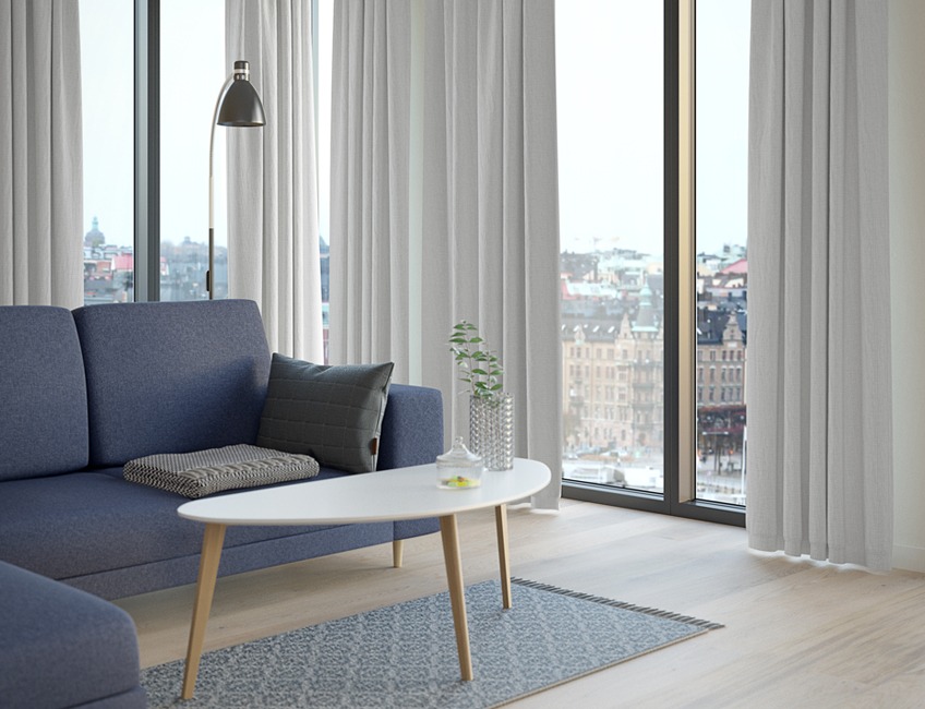 Dnevna soba v minimalističnem stilu z zofo, klubsko mizico in zavesami