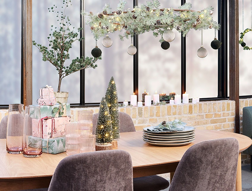 Zanimiva božična dekoracija nad mizo