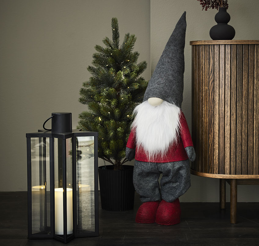 Črna lanterna, umetno božično drevo in božični škrat