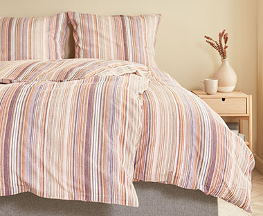Čudovite bombažne posteljnine z črtami v nežnih barvah