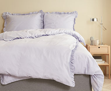 Bombažna posteljnina v nežni vijolični barvi