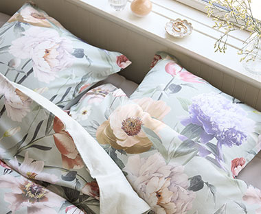 Čudovita posteljnina s cvetličnim vzorcem