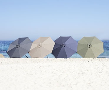 Nove barve priljubljenih senčnikov na plaži